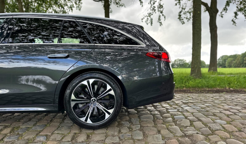 
								Mercedes E 300 e Estate Luxury Line ACC 360°Camera Trekhaak Garantie full									