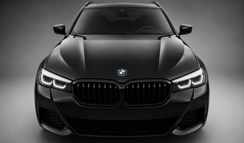 
								BMW 530e Touring M Sport LCI full									