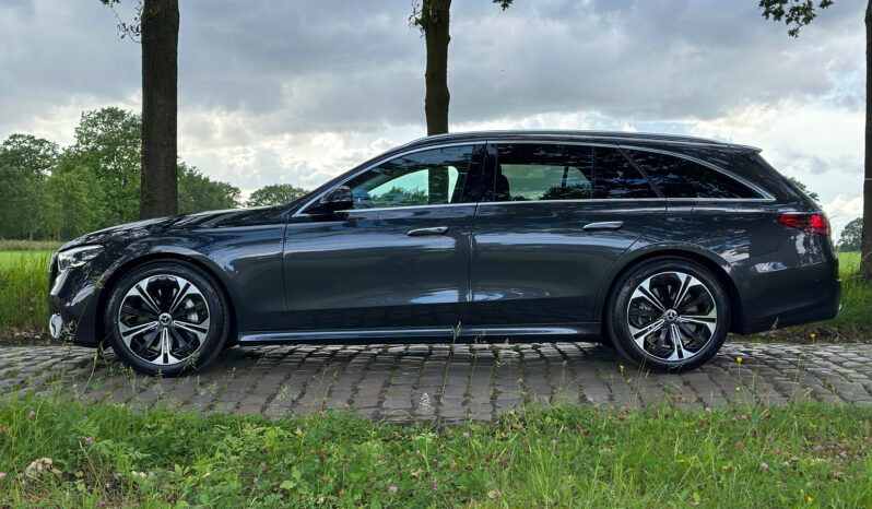 
								Mercedes E 300 e Estate Luxury Line ACC 360°Camera Trekhaak Garantie full									