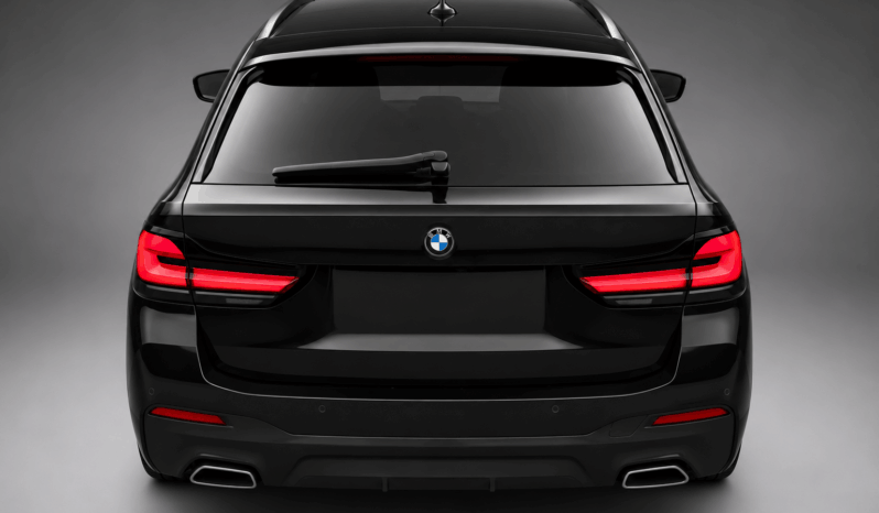 
								BMW 530e Touring M Sport LCI full									