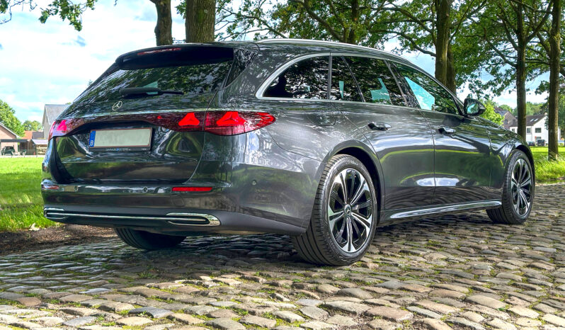 
								Mercedes E 300 e Estate Luxury Line ACC 360°Camera Trekhaak Garantie full									