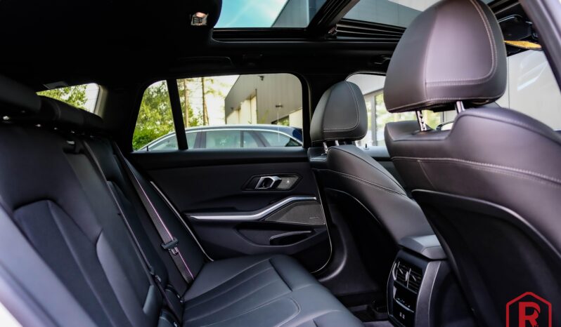 
								BMW 318i Touring M Sport Pro Pano HarmanKardon ACC full									
