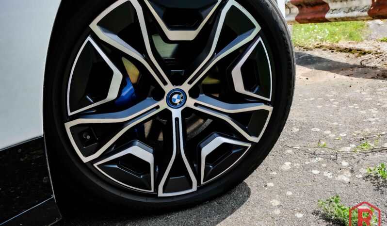 
								BMW iX 40 Sport Laser SkyLounge HarmanKardon SoftClose full									