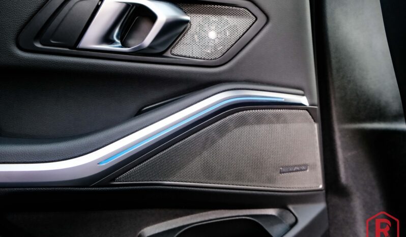 
								BMW 318i Touring M Sport Pro Pano HarmanKardon ACC full									