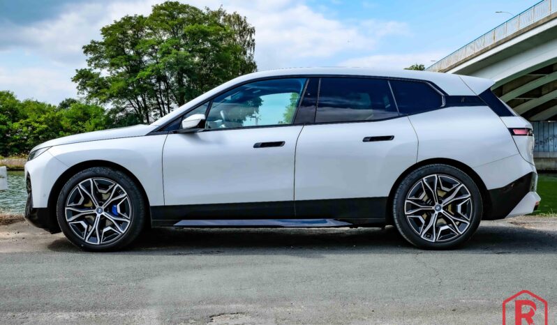 
								BMW iX 40 Sport Laser SkyLounge HarmanKardon SoftClose full									