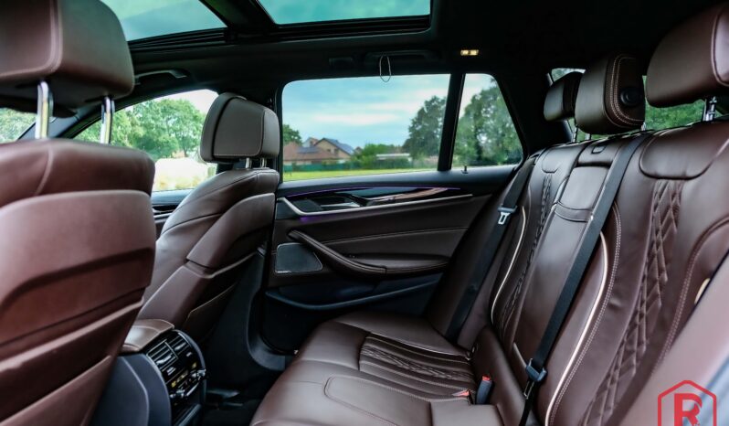 
								BMW 540i Touring Pano HarmanKardon ACC full									