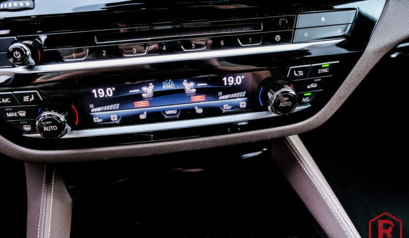 
								BMW 540i Touring Pano HarmanKardon ACC full									