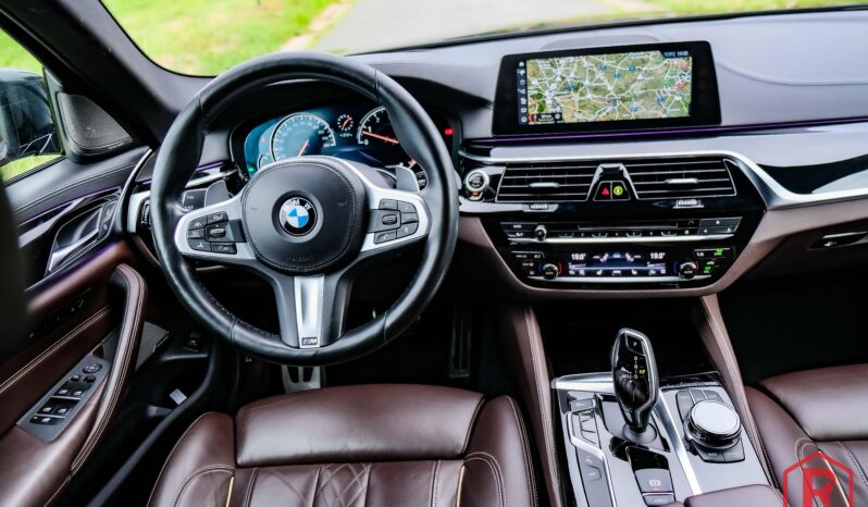 
								BMW 540i Touring Pano HarmanKardon ACC full									