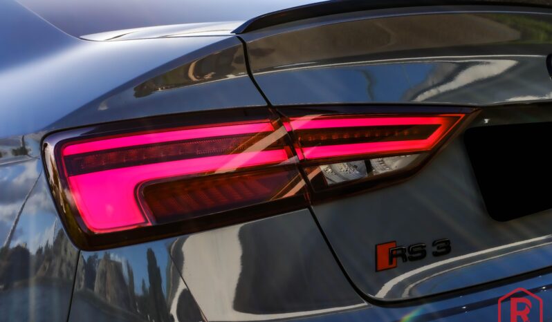 
								Audi RS3 Limousine 400pk OpenDak Bang&Olufsen Camera Sedan full									