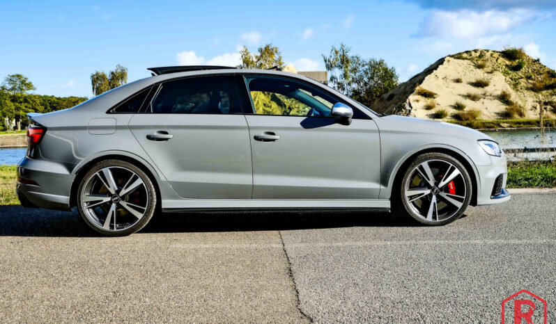 
								Audi RS3 Limousine 400pk OpenDak Bang&Olufsen Camera Sedan full									