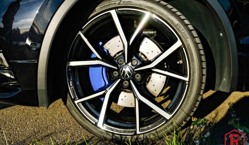 
								Volkswagen Tiguan R 320pk Pano IQ.Light 4Motion DSG full									