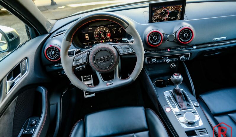 
								Audi RS3 Limousine 400pk OpenDak Bang&Olufsen Camera Sedan full									